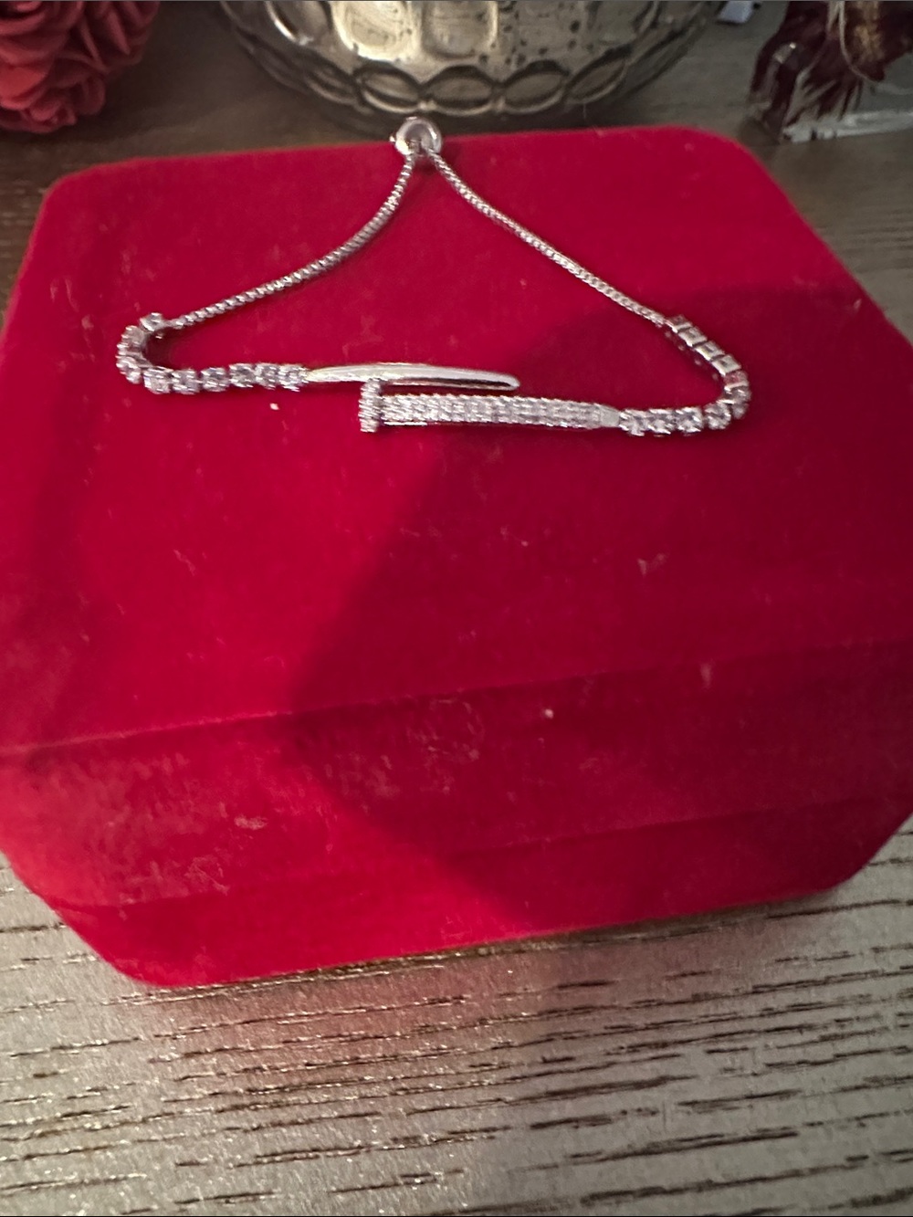 Adjustable nail bracelet
